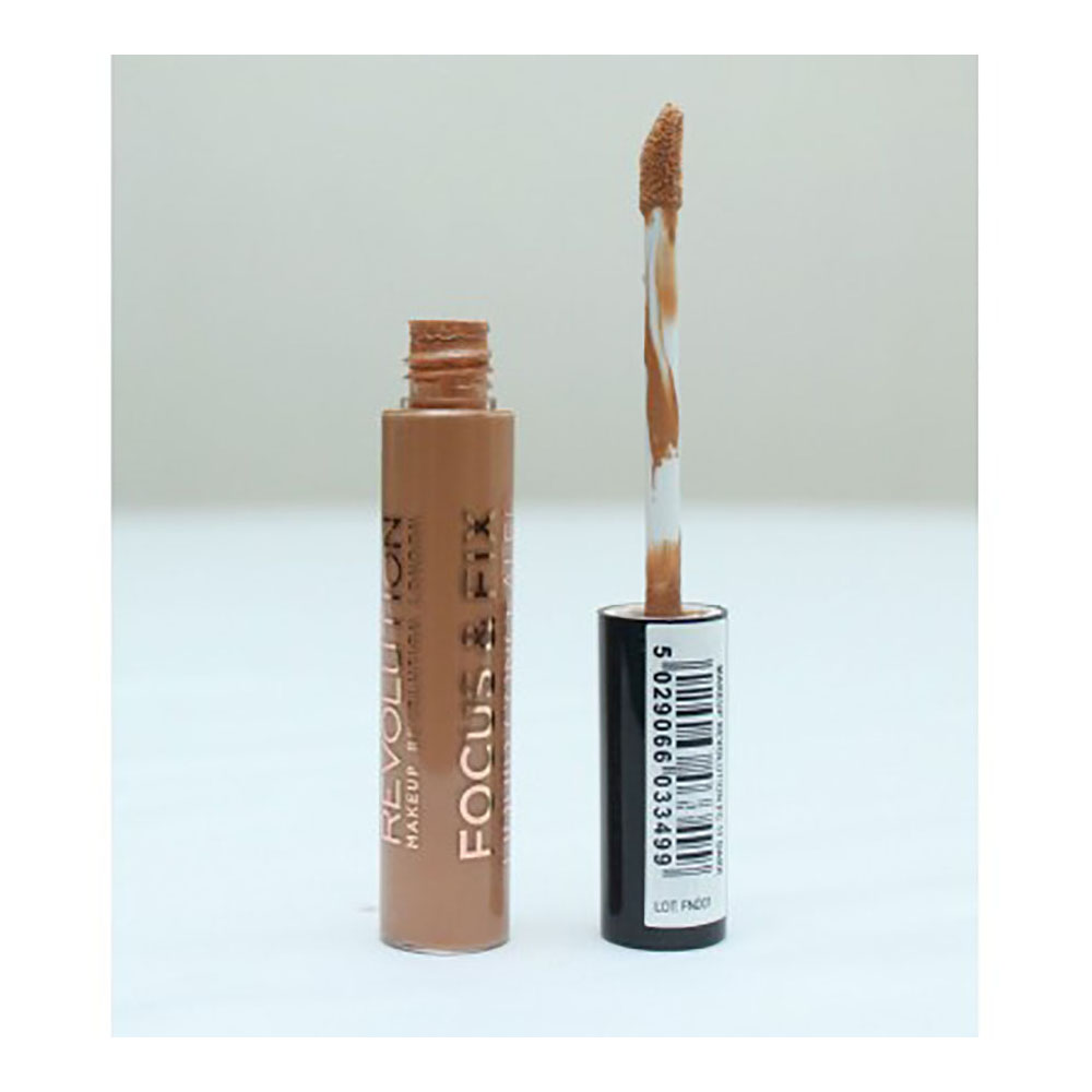 Makeup Revolution Focus & Fix liquid concealer FC 08 Medium Dark